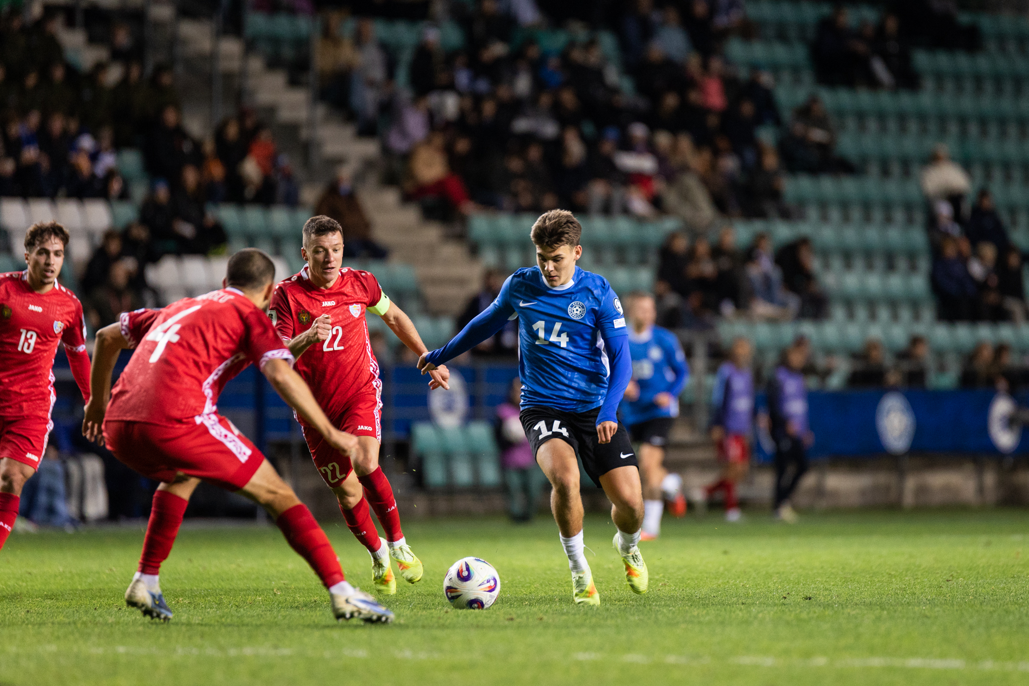 Sünnipäevalaps Kristal murdis Kölni pingilt uuesti põhimeheks: kui oled trennis hea, siis treener peab sind mängitama!