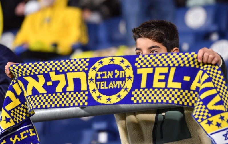 Politsei keeras Inglismaal mängiva Iisraeli klubi fännide ees ukse lukku. Peaminister: vale otsus!