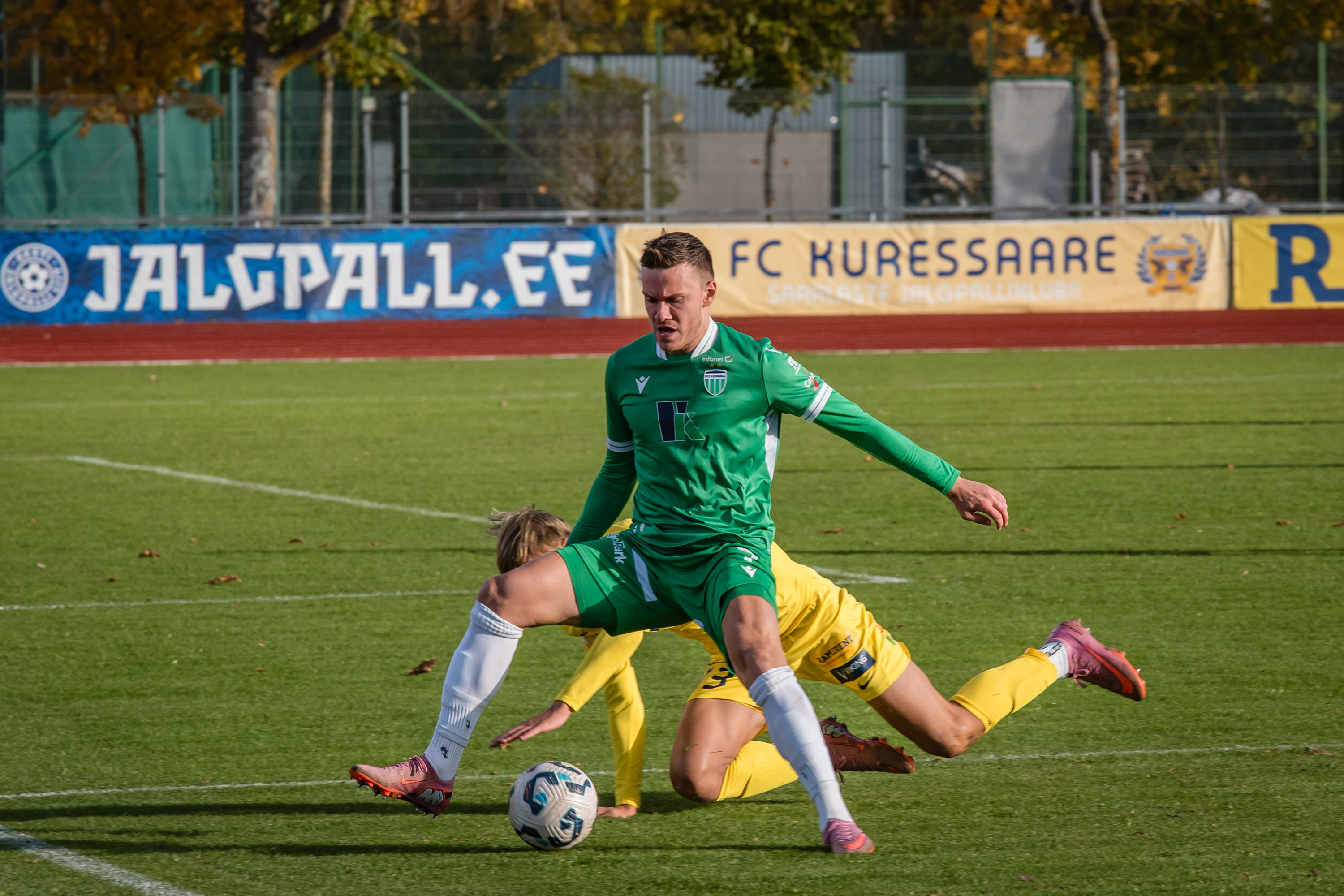 VAATA JÄRELE: kümnemeheline Levadia hoidis Kuressaaret kontrolli all