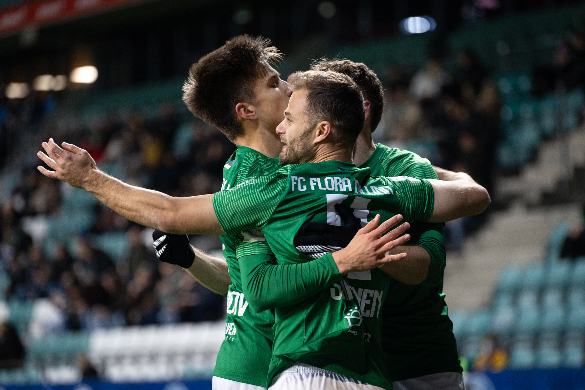 Tipphetked ja galeriid: Flora kerkis Eesti meistriks, saarlased siirduvad üleminekumängudele