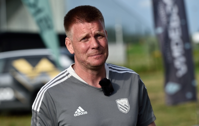 Reitel selgitas energia lõppemist: see pole nagu treeneritöö Premier League'is, olen pidanud näiteks üle linna muruputsasid taga ajama