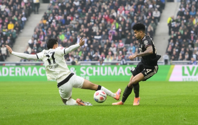 Liiklusummikusse sattunud Bayern sai ennast kümnemehelise Gladbachi vastu korralikult käima alles tunni möödudes