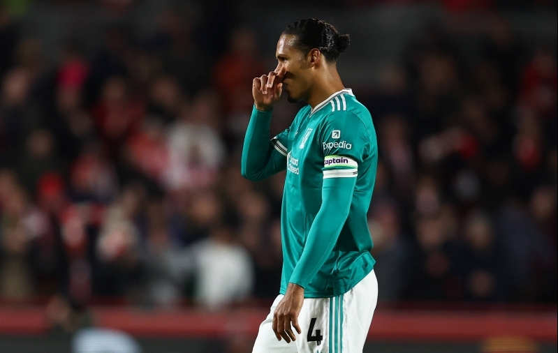 Mõõnav Liverpool kaotas jälle ja langes tabelis kolmanda võidu järjest saanud Manchester Unitedi selja taha