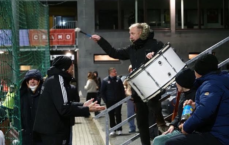 Kurioosum Esiliiga B-s: Poom palus naabrirahu huvides Phoenixi fännidel trummi mitte lüüa