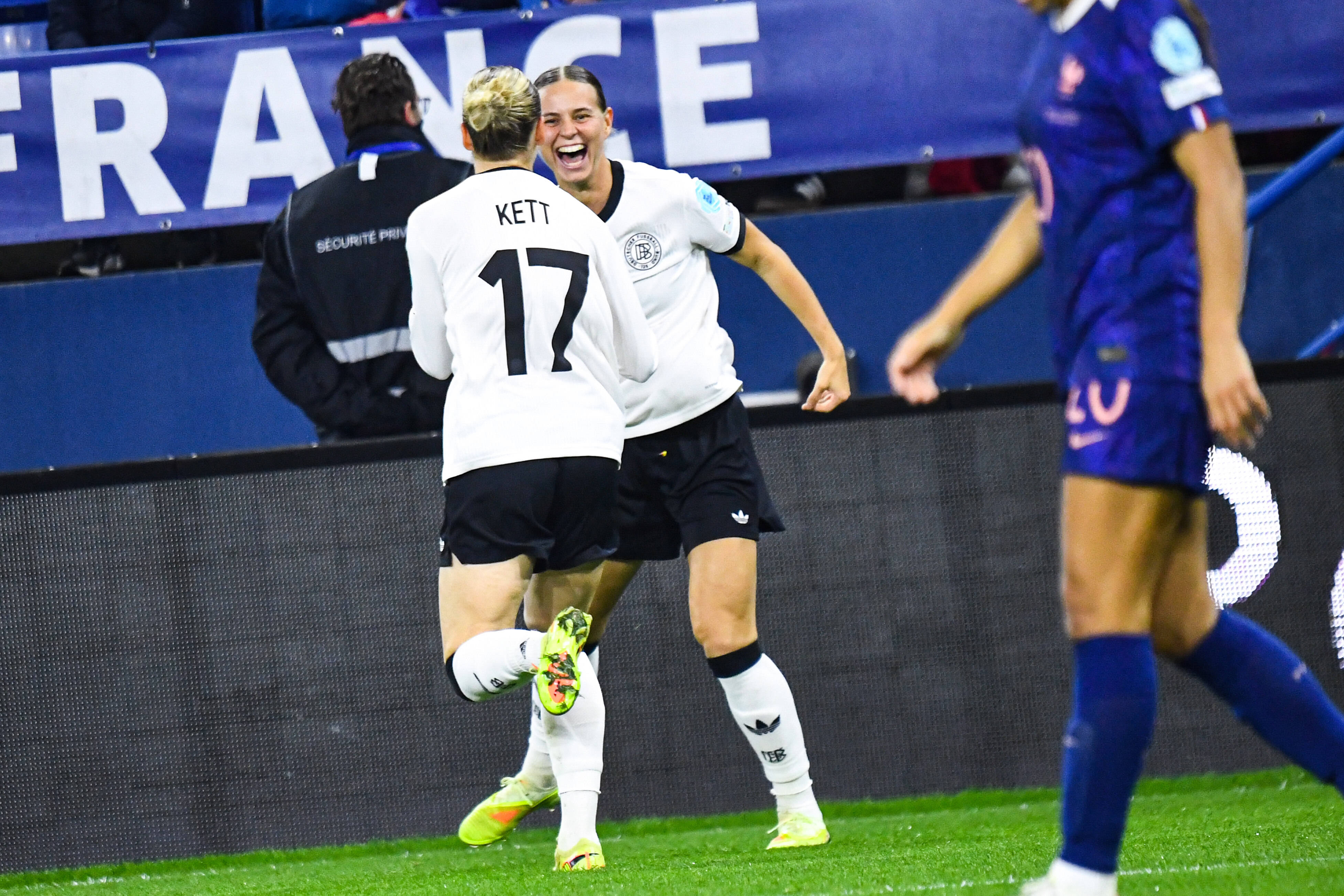 Latid laulsid võidulaulu avamänguga selgeks saanud saksa ja hispaania keeles