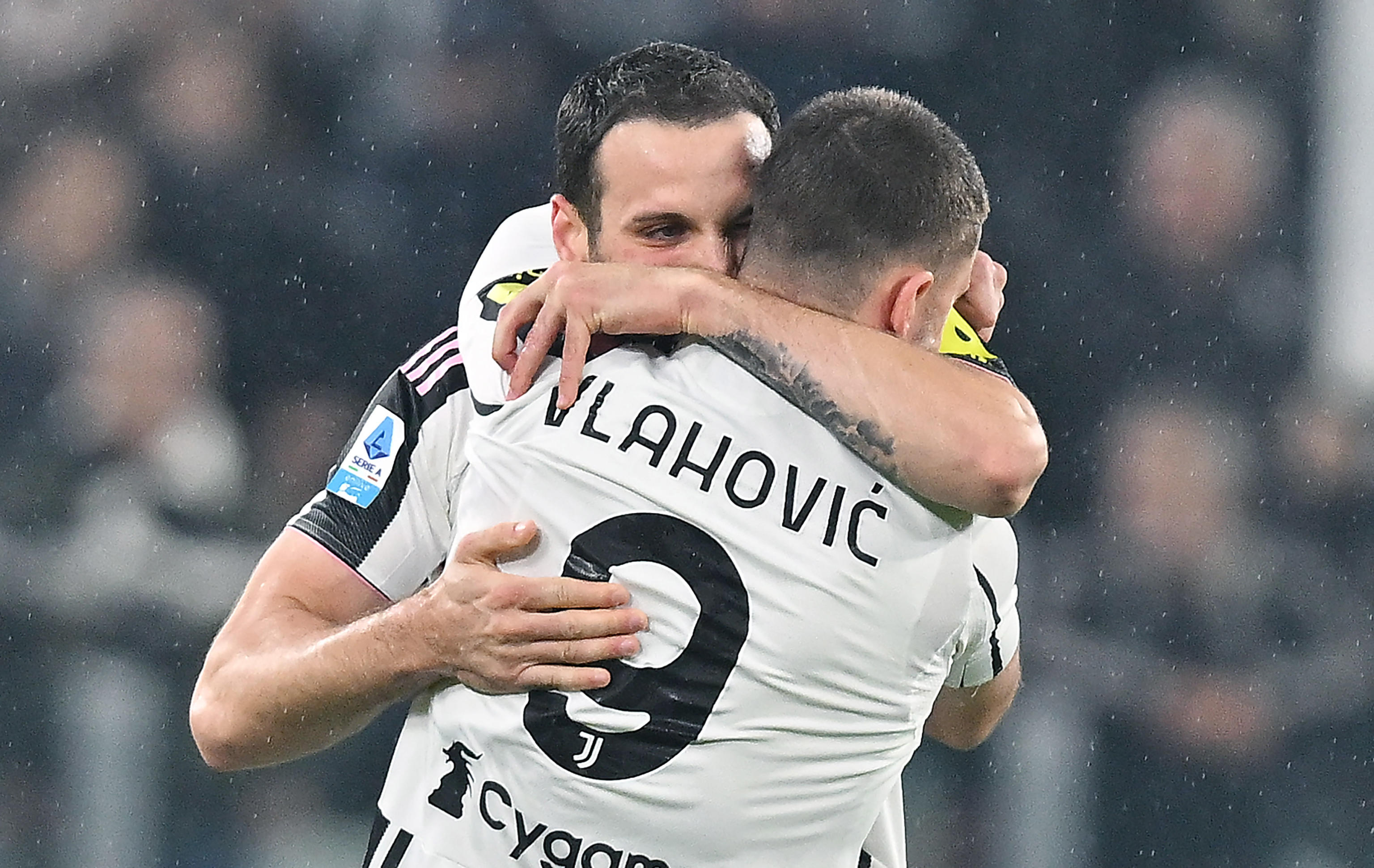 Peatreeneri pikalt saatnud Juventus hakkas kohe võitma, moepealinlased jätkavad tihedalt