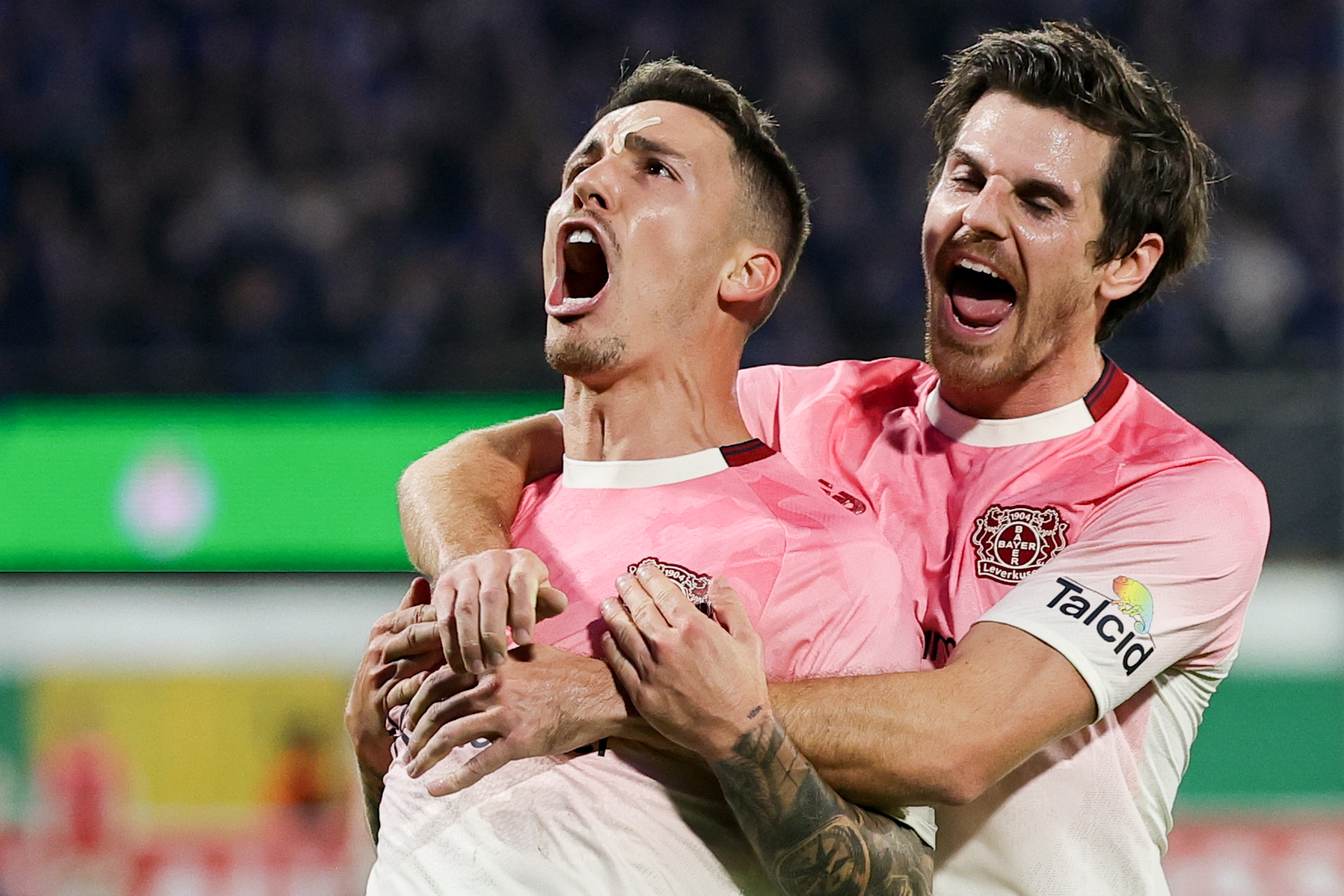 Kaugelt tulija sihtis Leverkusenit nende enda relvaga, pöörane Bayern on maailma parimas hoos