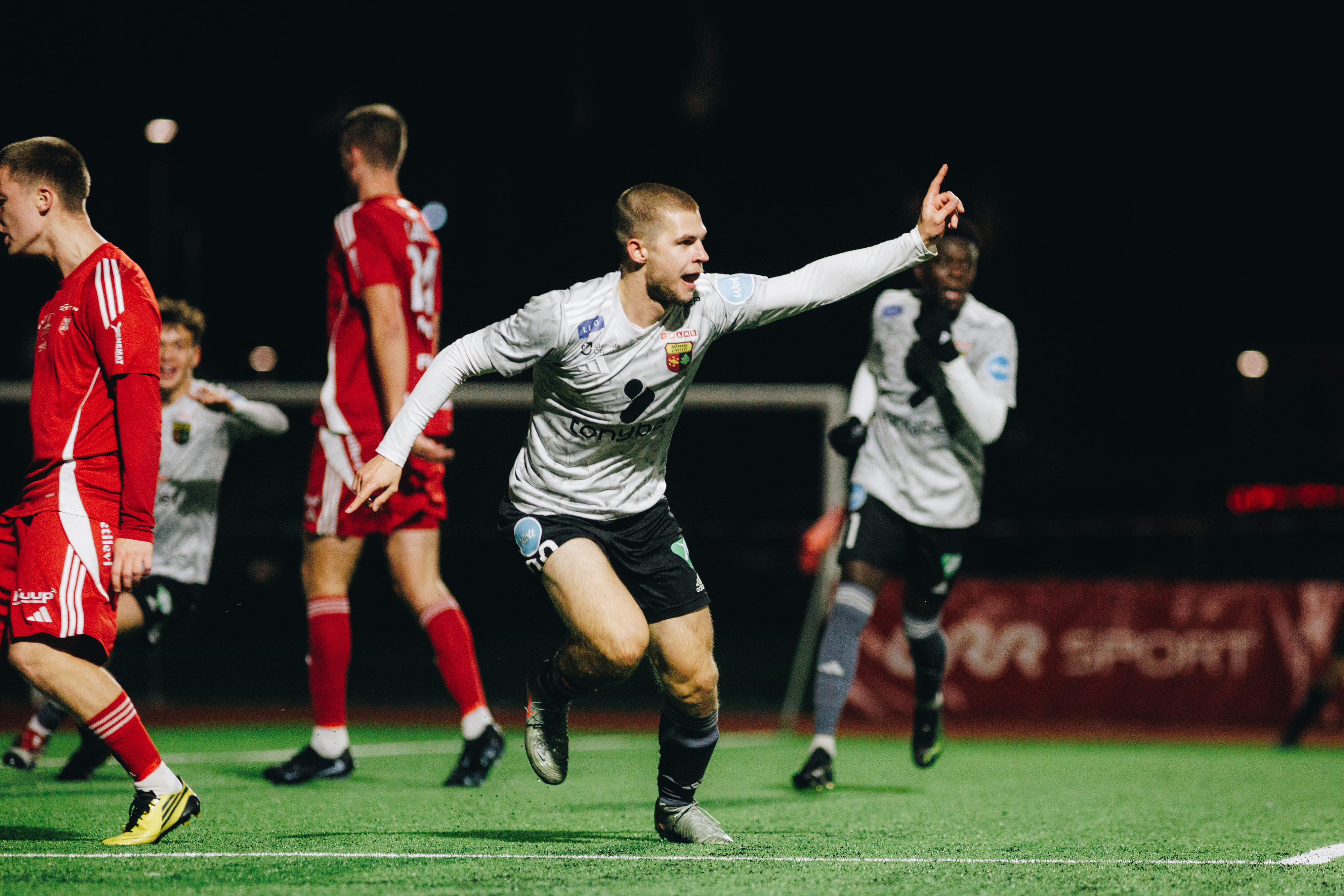 VAATA JÄRELE: kõrgliigasse naasev United alistas karikaduellis hilise värava toel Harju  (galerii!) 