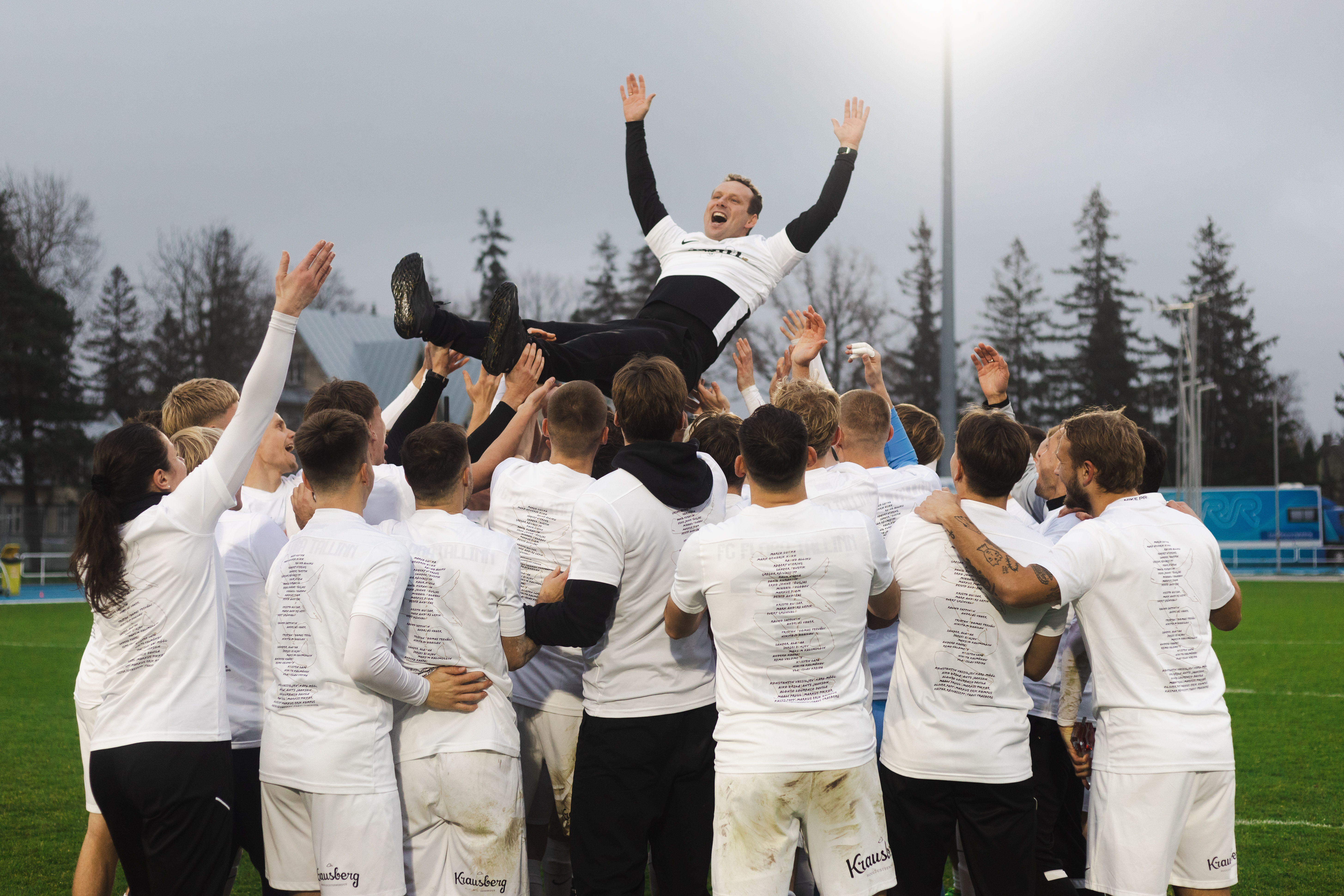 Pikk ette (ja ise järele) | Hinded kogu Premium liigale! Kolm tiimi piirduvad kahega