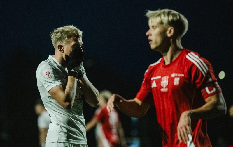 Hämaraks kippuvas õhtus leidis Flora sisemise jõu. Foto: Liisi Troska / jalgpall.ee
