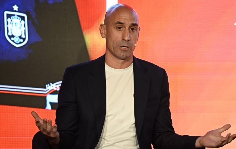 Onu käest munaga piki selga! Hispaania häbistatud jalgpallijuht sattus jabura rünnaku ohvriks