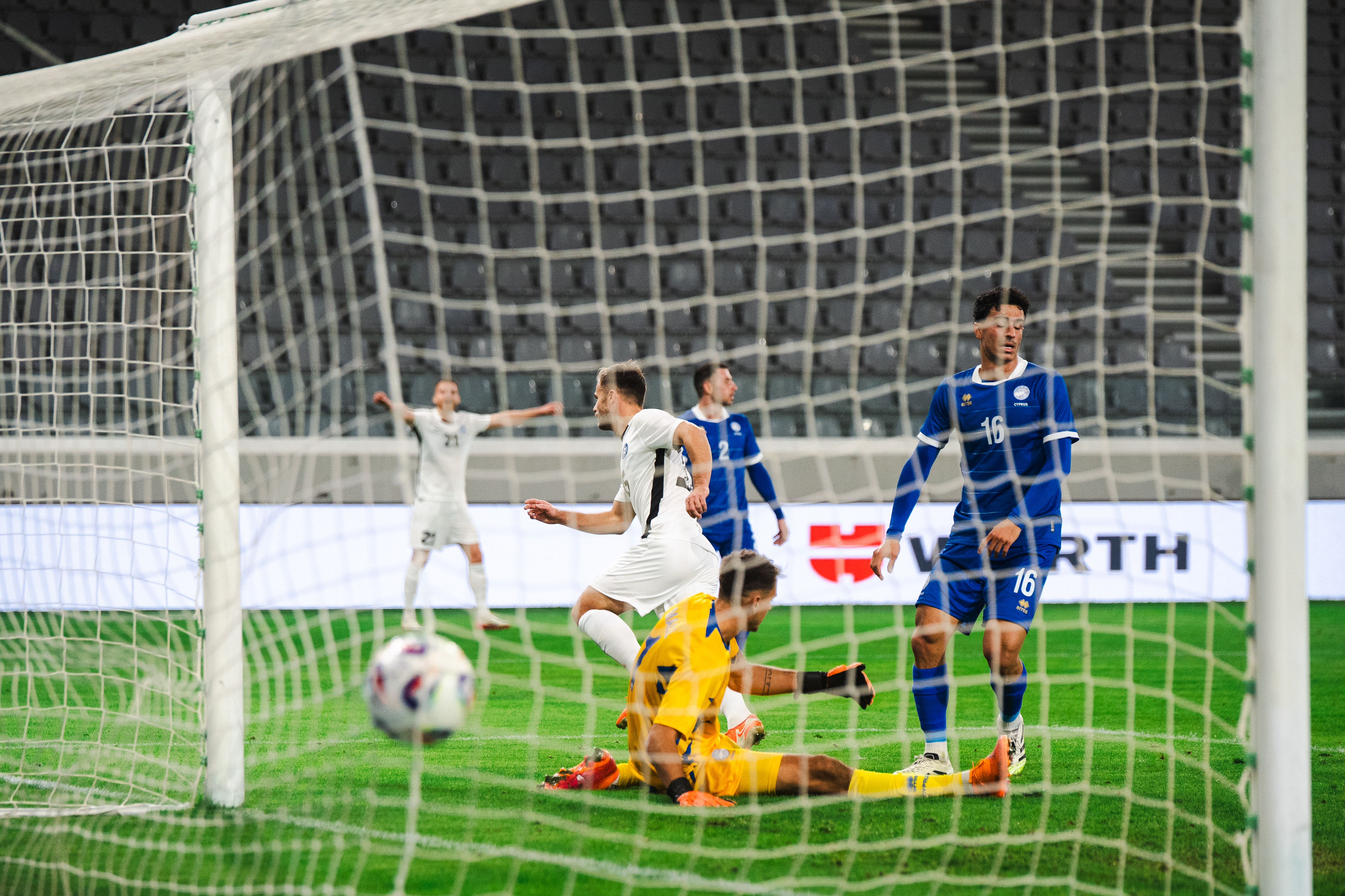 Luup peale | Vahetusmehed maalisid Küprosel näotult alustanud Eesti võidumeheks, kel peas Sappineni kübar