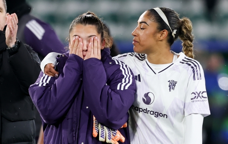 Väravarohketes mängudes katkes Lyoni ja Unitedi täisedu, tiitlikaitsja Arsenal suutis kolmandat kaotust vältida