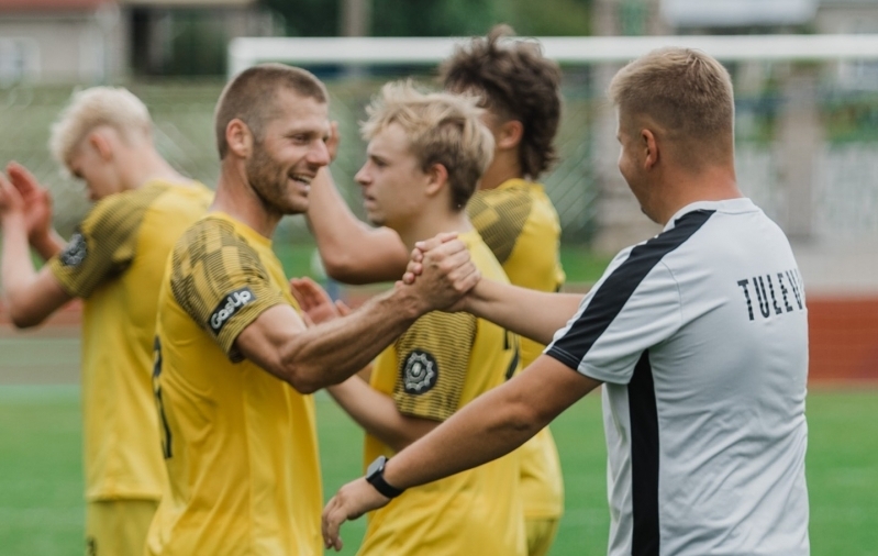 Kaklus, punane, jabur penalti! August välja roninud Paide jõudis imest ühe sammu kaugusele, siis käivitus Saag