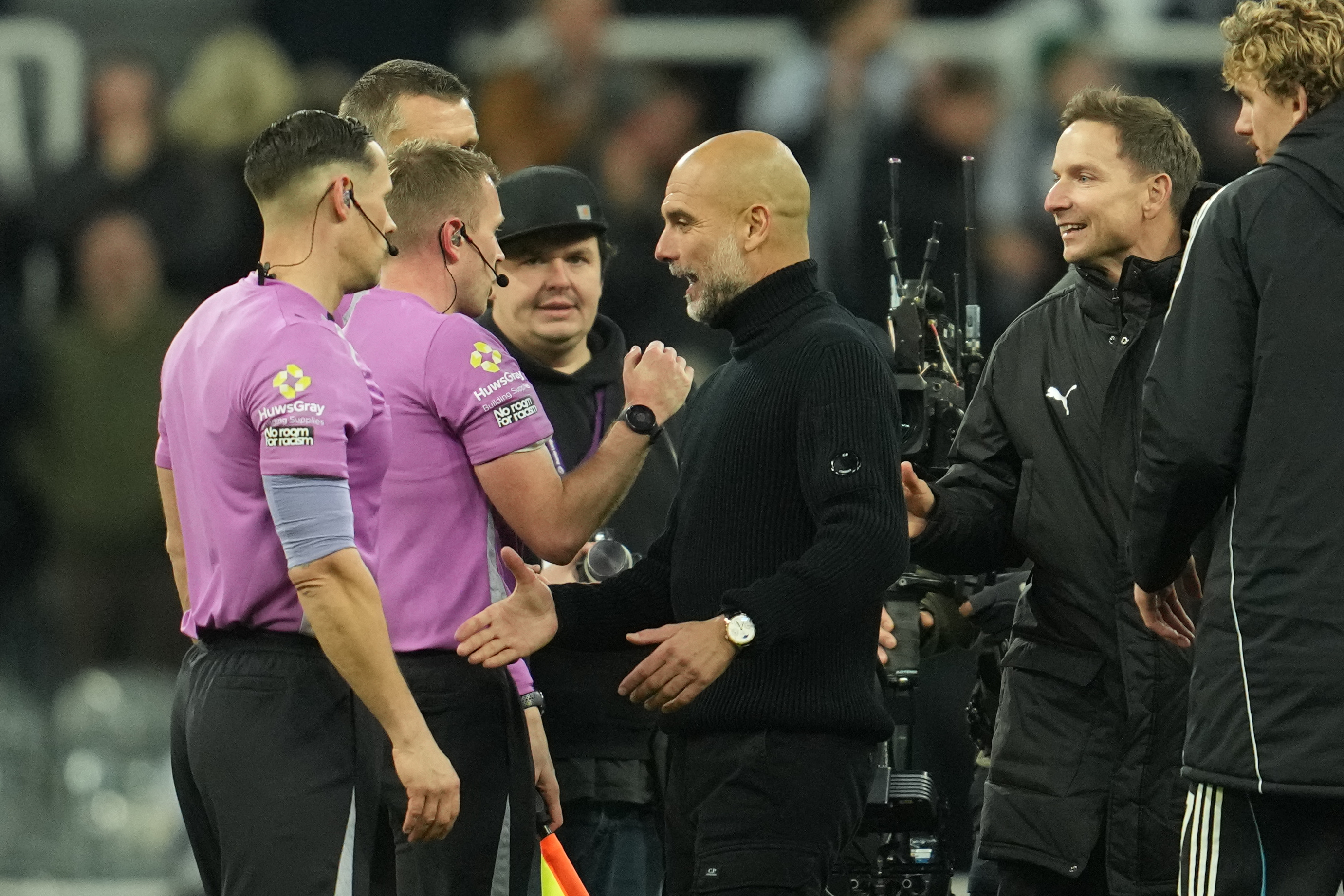 Guardiola kukkus vaidlema vastasmängija, kohtunike ning üllataval kombel ka kaameramehega