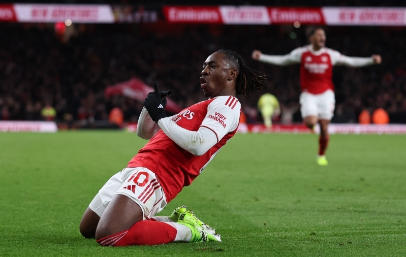 Põhja-London on punavalge: suvel Spursi nina eest näpatud ründaja lajatas Arsenali põlise vastase nokauti