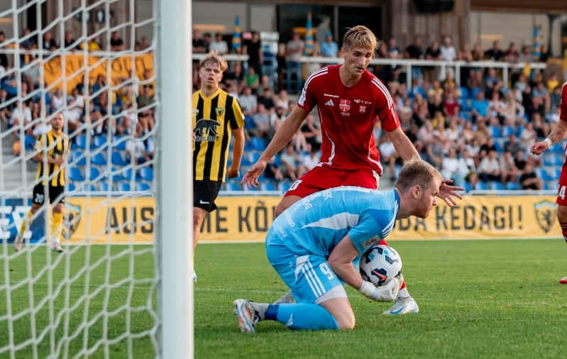 Kristofer Piht ja Ivans Baturins võõrsilmängus Pärnu Vapruse vastu. Foto: Svetlana Valijeva