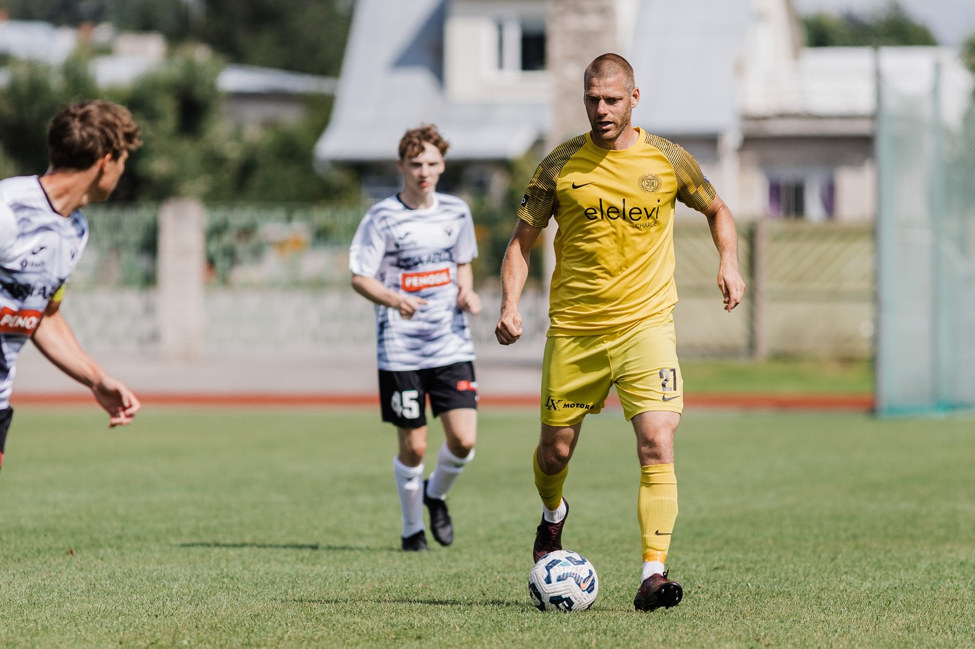F&auml;&auml;ri saarte ja Eesti karikav&otilde;itja, kahekordne Eesti meister ja Eesti koondist 46 korda esindanud Kaimar Saag Tuleviku s&auml;rgis. Foto: Viljandi Tulevik / Facebook