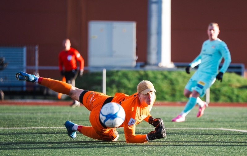Karl-Romet N&otilde;mm pikendas Kuressaarega lepingut. Foto: Liisi Troska / jalgpall.ee