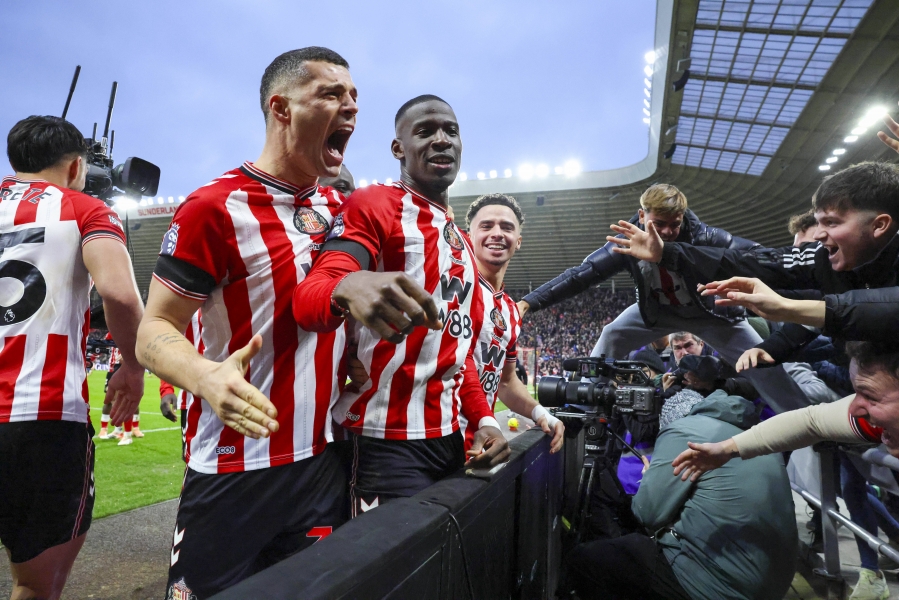 Aafrikast naasnud parimad pojad pikendasid Sunderlandi vägevat koduseeriat