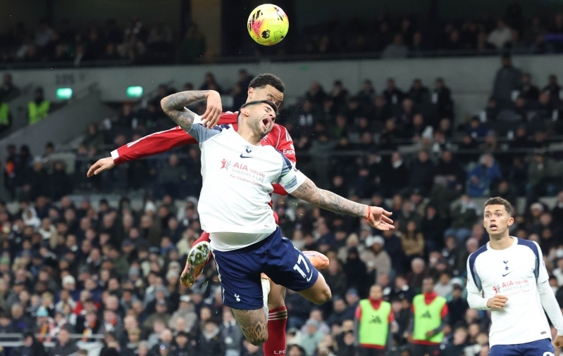 Spursi peatreener Ekitike väravast ja Romero kaardist: kohtunik ei teinud oma tööd korralikult