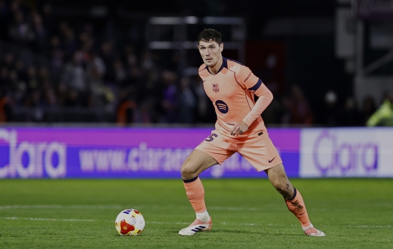 Barcelona keskkaitsja vigastas treeningul põlve ja jääb pikaks ajaks pealtvaatajaks