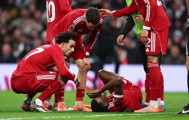 Liverpooli hirm sai tõeks: Isak murdis luu ja käis lõikusel. Miks mahaniitmine punast ei toonud?  (uuendatud!) 