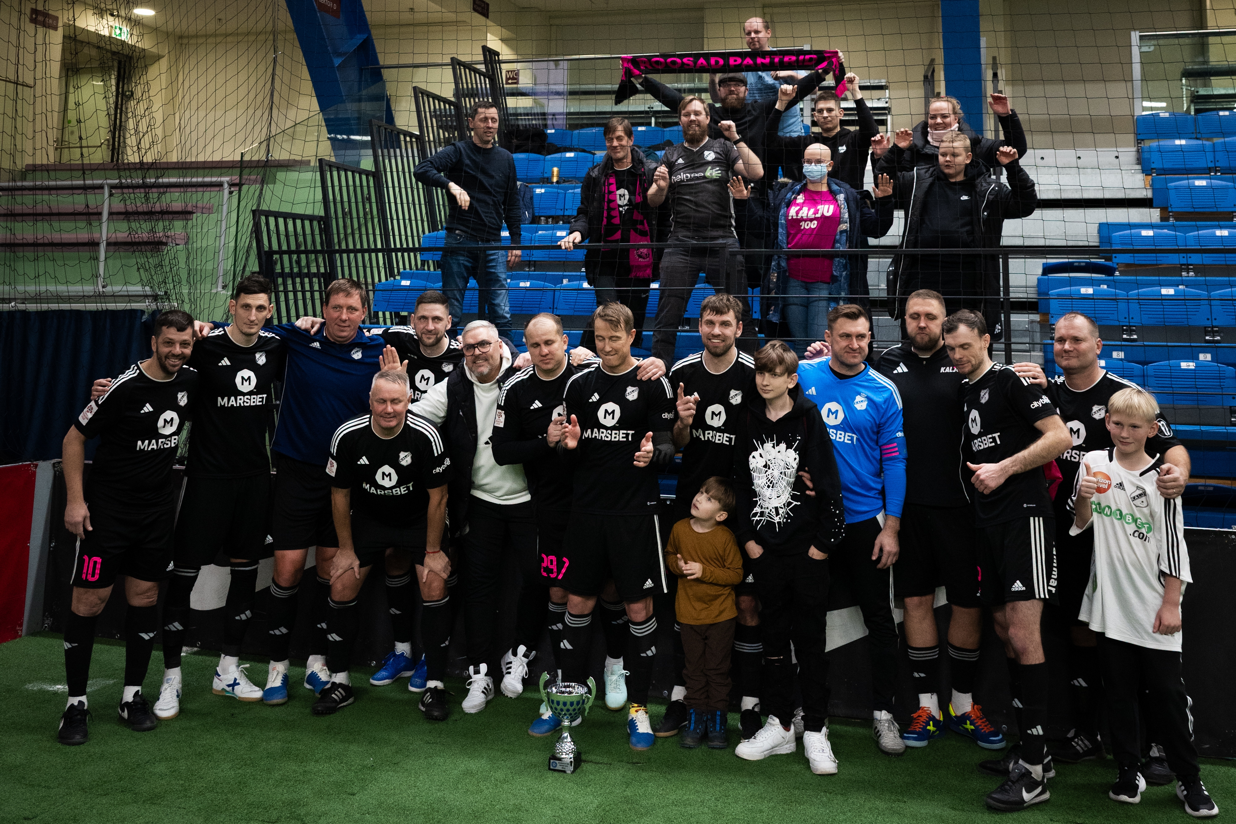 VAATA JÄRELE: Kalju tõukas Vapruse legendide troonilt