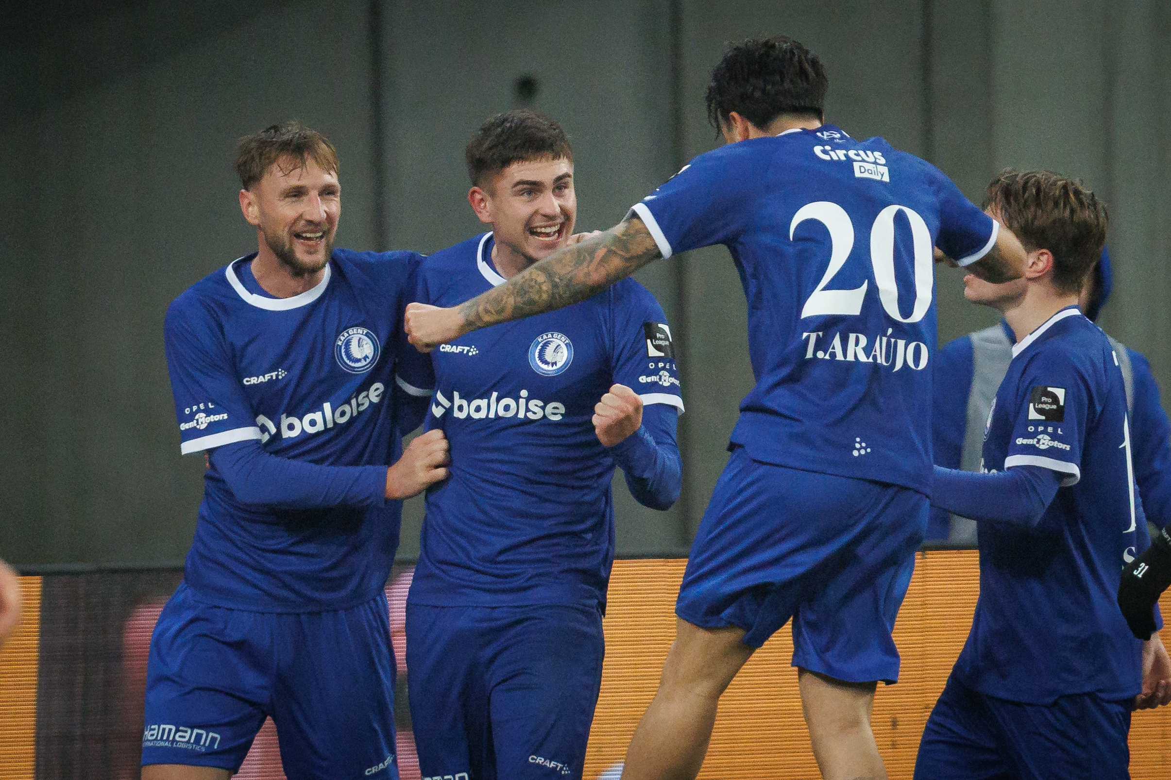 Võimas! Paskotši kehastus esmalt väravavahiks ja pani siis ise võrgu sahisema