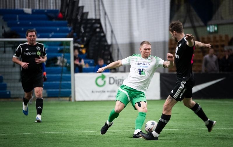 Jalgpalliga alustas, jalgpalliga l&otilde;petas: Trevor Elhil oli tihe p&auml;evakava. Foto: Liisi Troska / jalgpall.ee