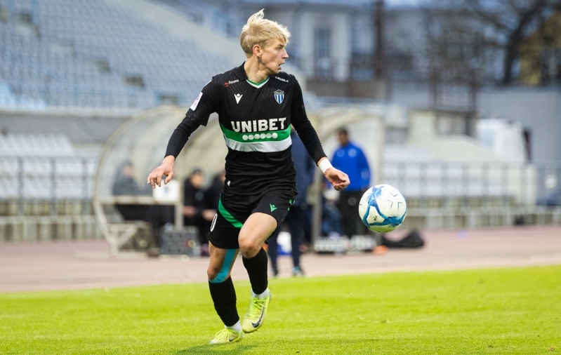 Premium liigas üle 100 mängu pidanud ääreründaja liitus Kuressaarega