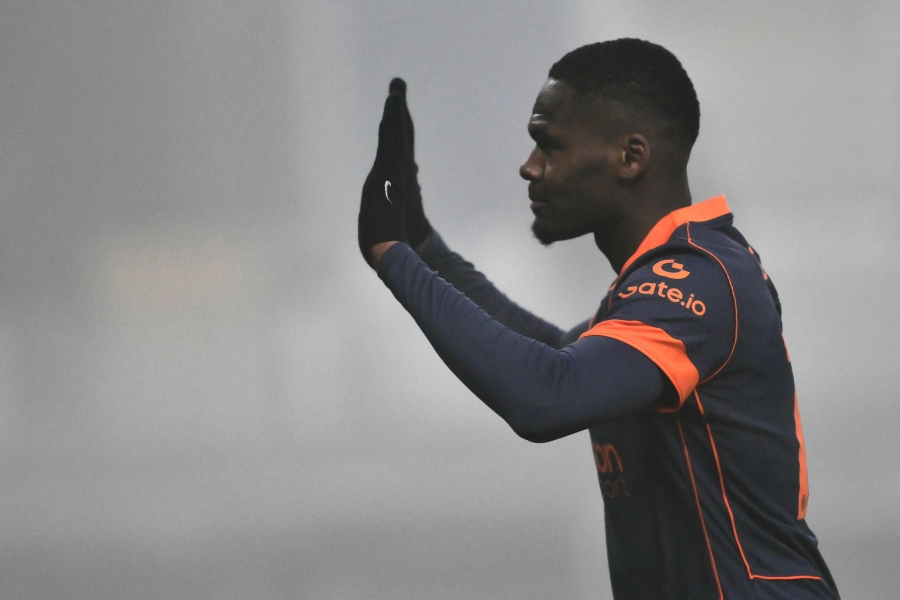 Suvel moepealinna kolinud ründaja vabandas ette ja taha, kuniks Thuram röövis šõu