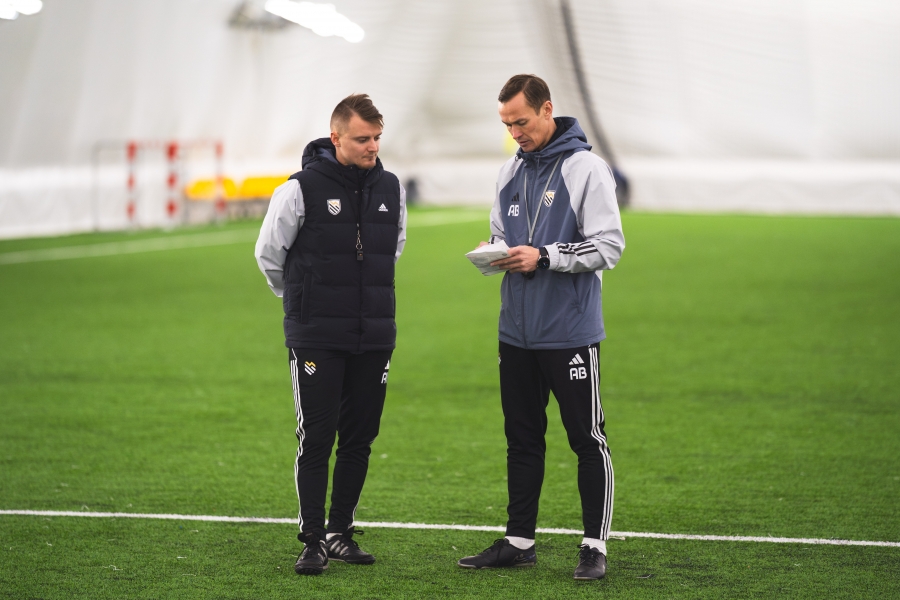 Varem Welcos kaptenipaela kandnud Ander Vool taandus m&auml;ngimisest ja asus B&auml;rengrubi abiliseks. Foto: Kristjan Praks