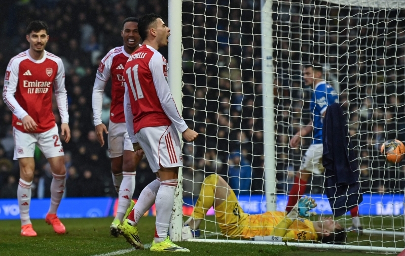 Arsenal jäi kiirelt taha, kuid lammutas siis nurgalöökide ja Martinelliga