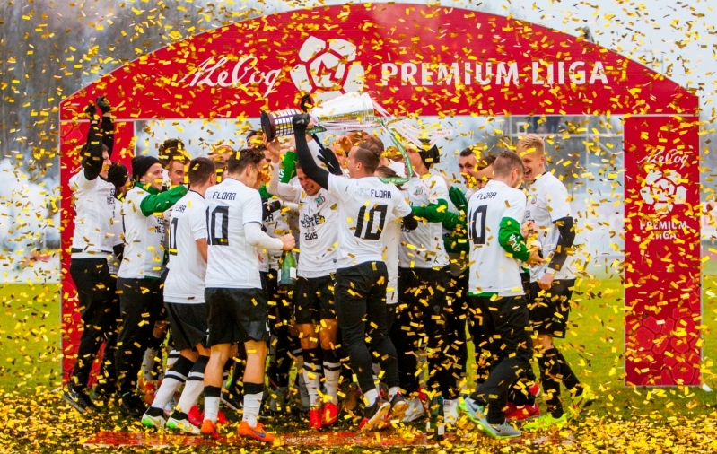 Fotomeenutus: Flora mängijad tähistasid ajaloo kümnendat meistritiitlit ööklubis