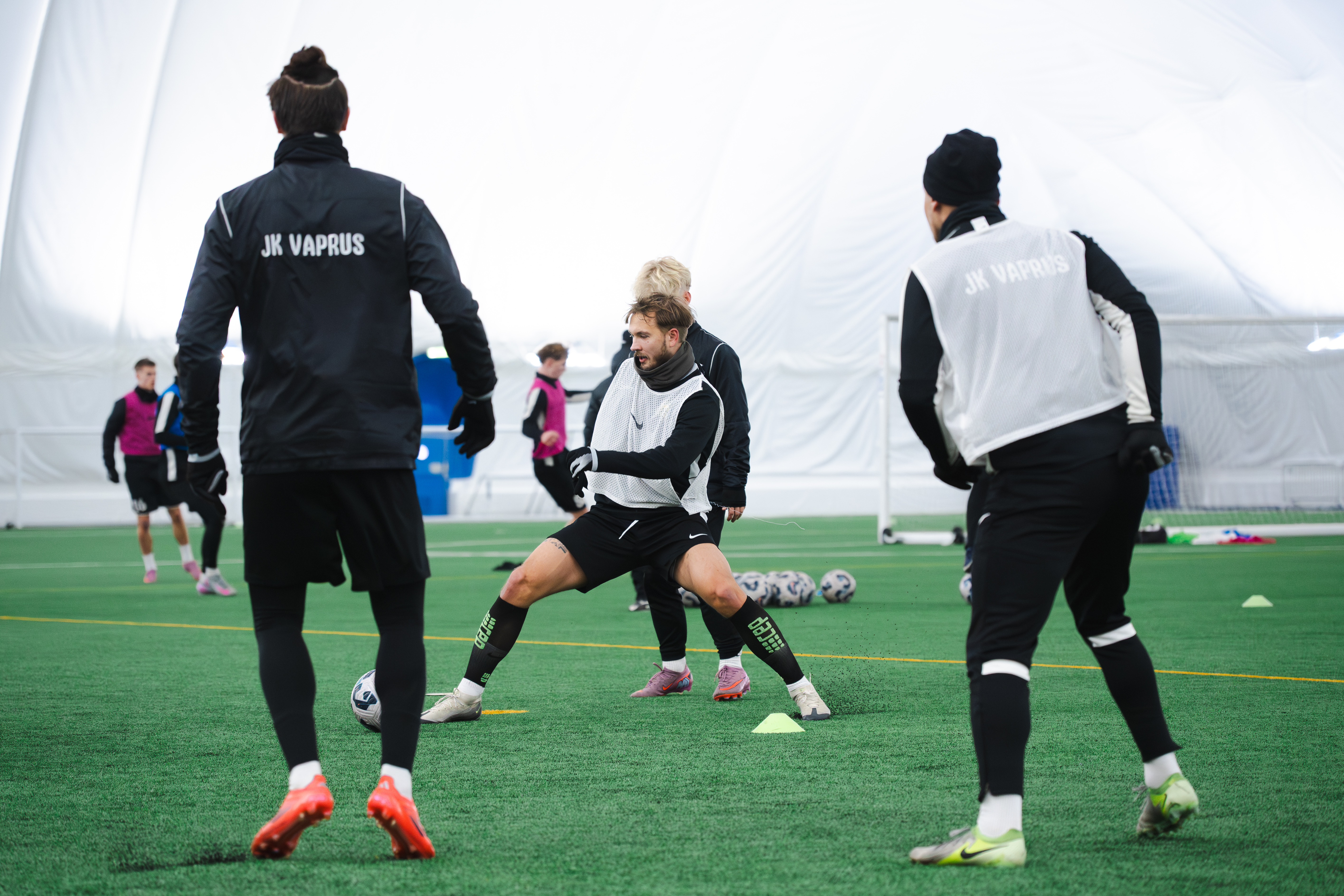 OTSEPILT: Pärnusse siirdunud Lepik ründab Flora väravat  (koosseisud!) 
