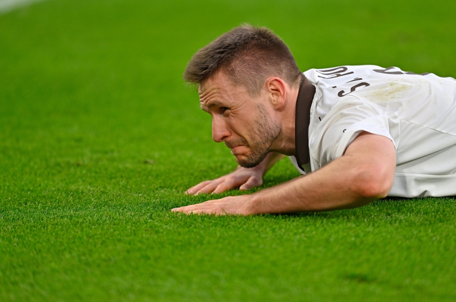 Karol Metsal ja St. Paulil libises viigipunkt viimasel hetkel k&auml;est. Foto: Scanpix / Ulrich Hufnagel / Picture Alliance / Witters