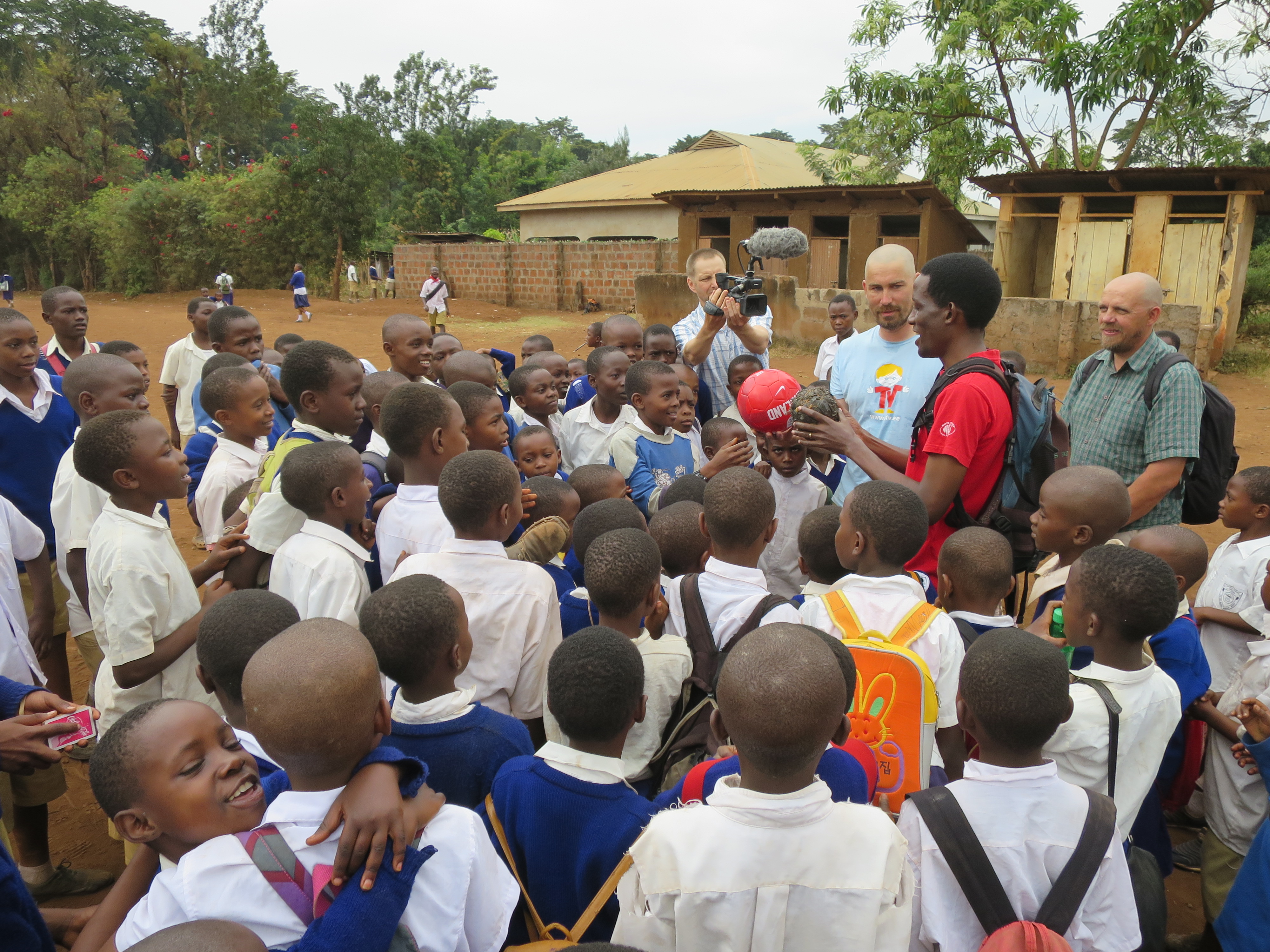 Rattaga ümber maailma sõitev Priit Kuusk: jalgpall on universaalne - kui palli välja võtad, leidub alati mänguhuvilisi