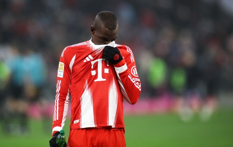 Ikkagi inimesed! Palli pillanud Bayern jooksis kodus ootamatult peaga vastu seina