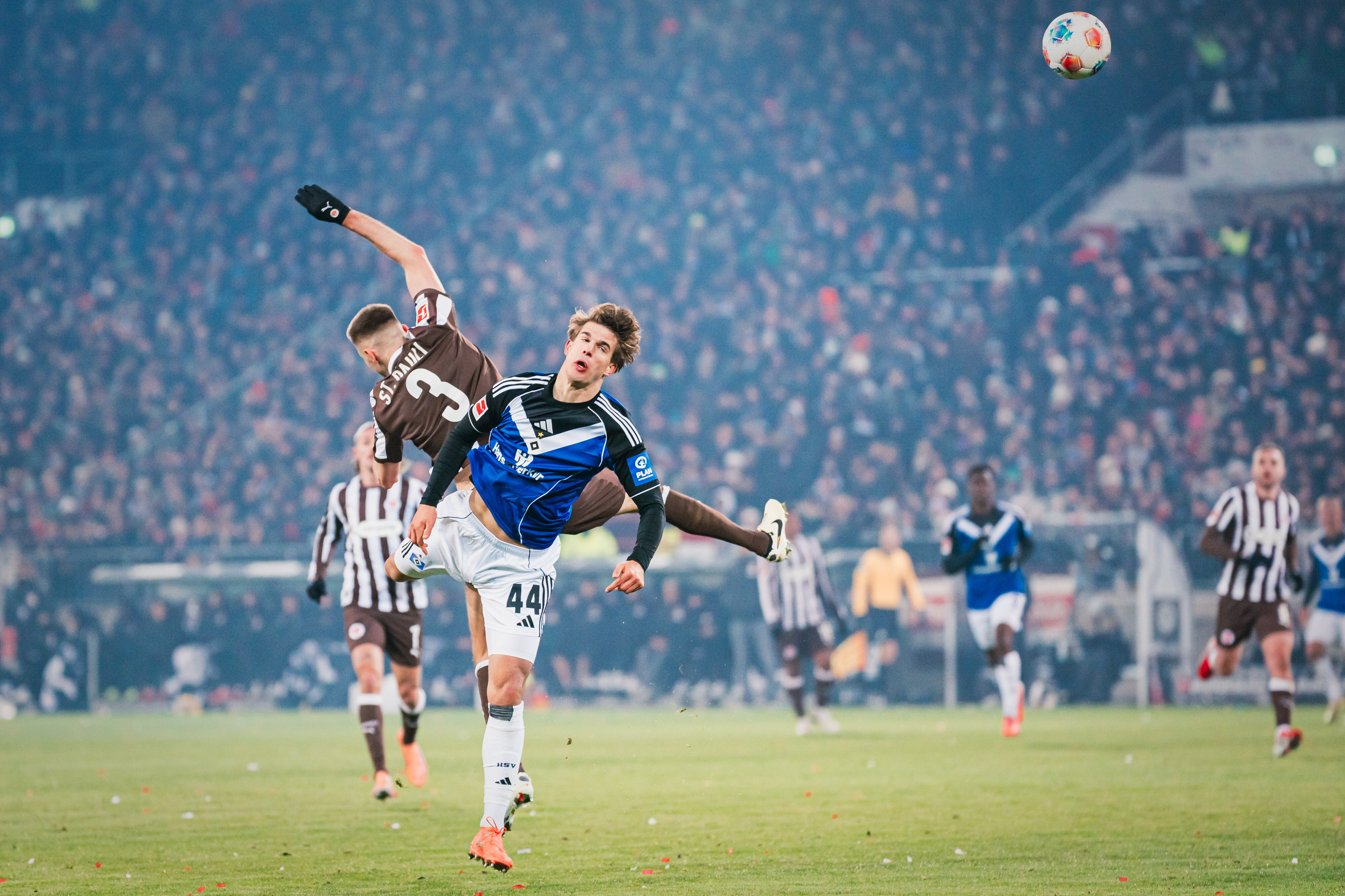 Mets sattus sülge pritsinud vastasega mängu järel füüsilisse konflikti, St. Pauli tegi avalduse