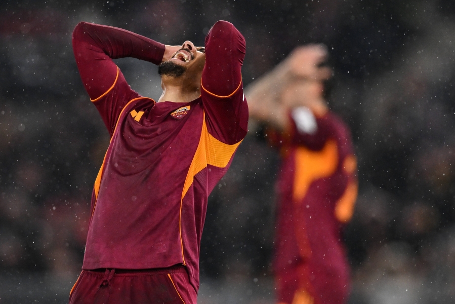 Võrdselt soperdanud Roma ja Milan tegid tabeliliidrile ühise kingituse