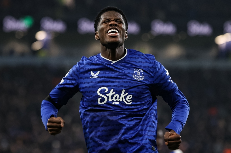 Kuuma jalaga prantslane päästis Evertonile kodus punkti