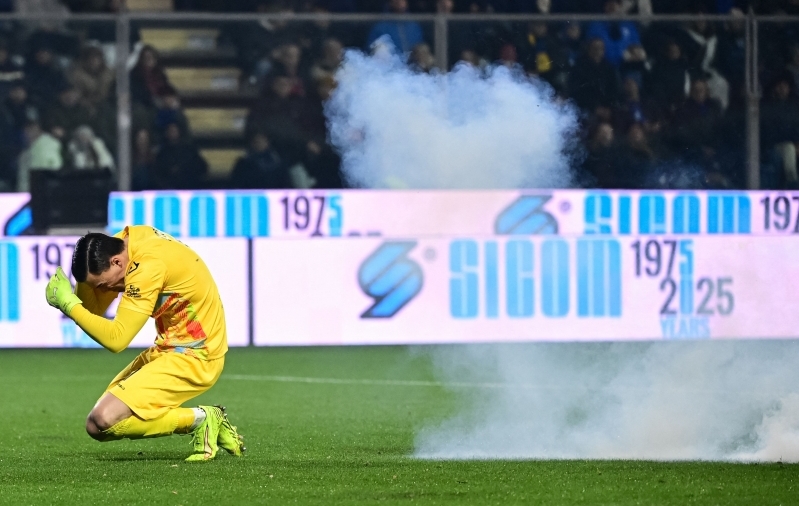 Väravavahti pürotehnikaga kergelt vigastanud Interi fänn jäi ilma kolmest sõrmest