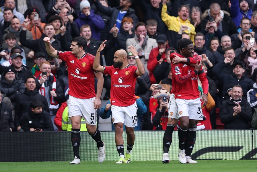 Juuksuriaja võib ära broneerida? Kombineerinud ja keerutanud Unitedil on käsil 4/4