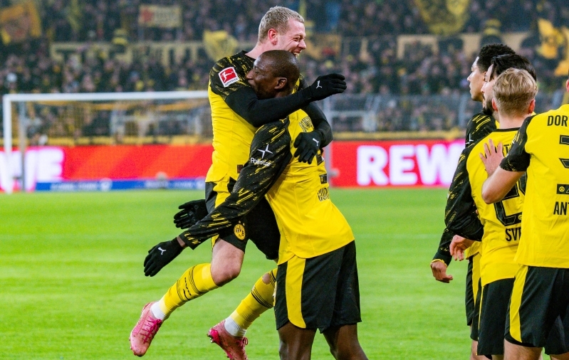 Dortmund otsustas mängu esimeste pealelöökidega, Ryerson andis neli väravasöötu