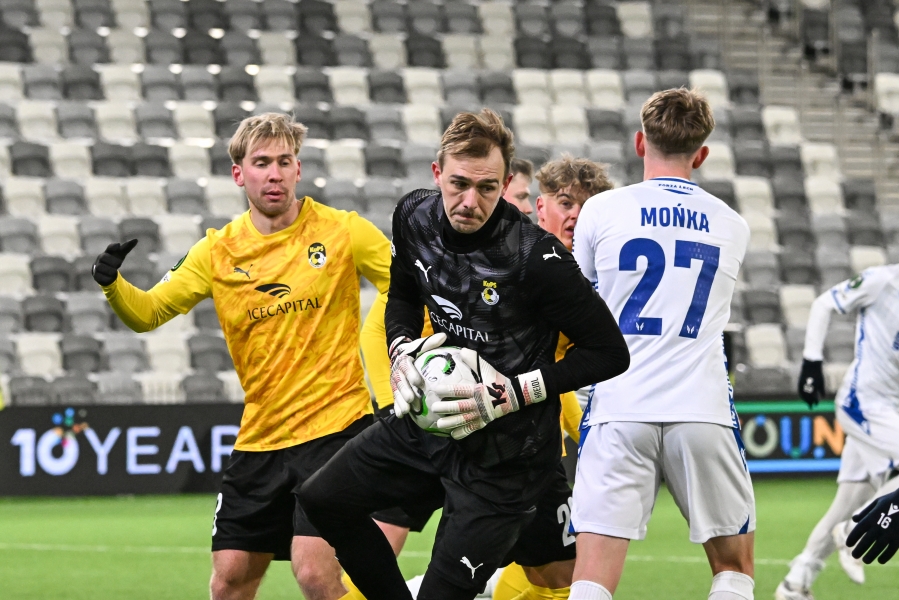 15 minutiga jääauku kukkunud KuPS pääses halvimast. Armeenia klubi järgis Bodö/Glimti eeskuju