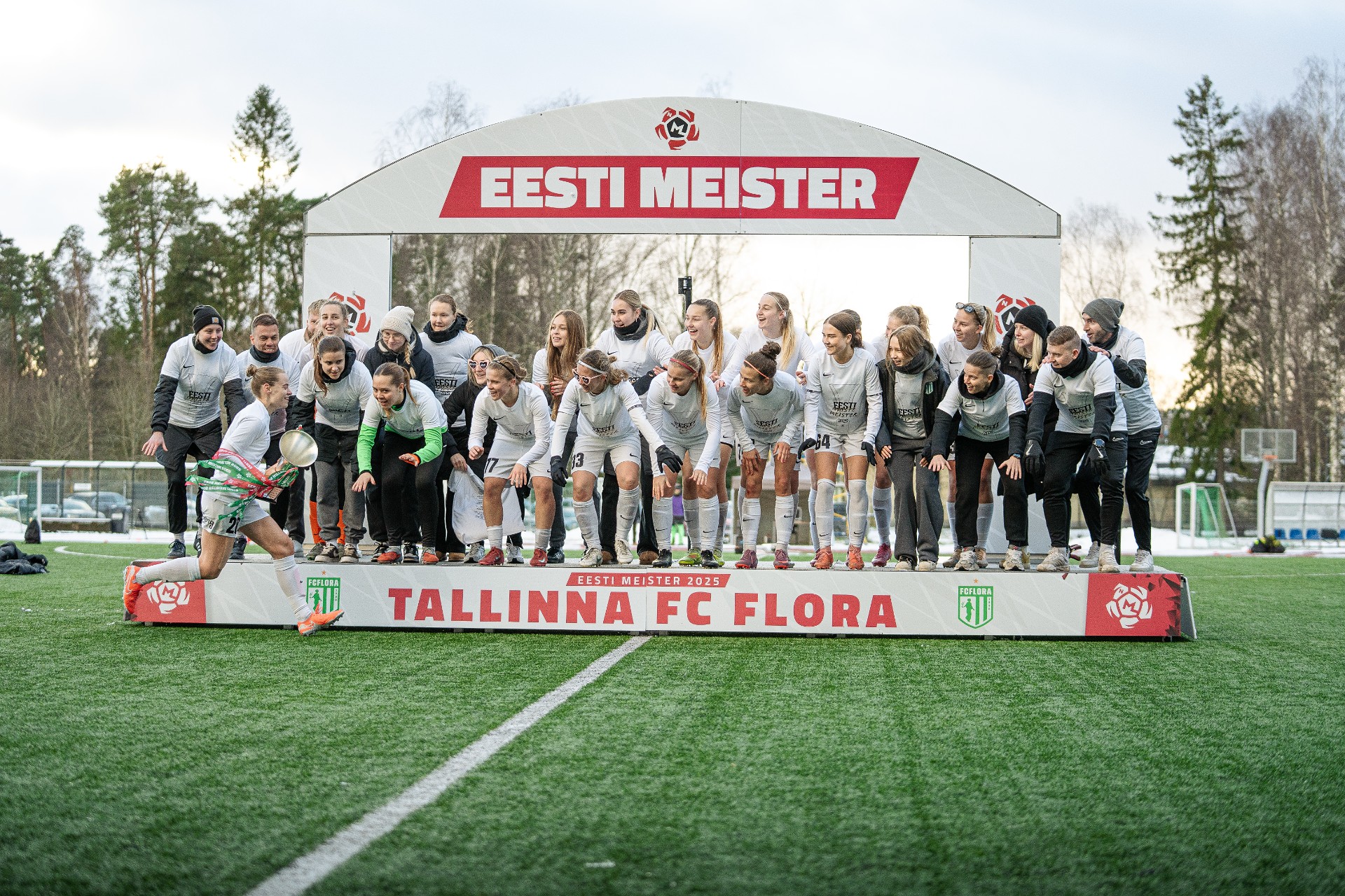 Me kuuekesi tuleme ... Kas naiste Meistriliiga teravast valust saab hoopis kaunis võlu?