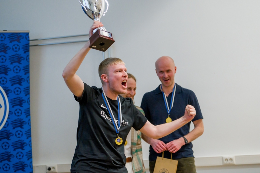 Soccernet.ee raudvara krooniti kolmekordseks Eesti meistriks jalgpalli mälumängus: tundus juba, et 
