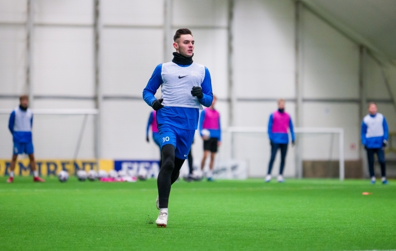 Kuressaarest lahkunud poolkaitsja liitus Maarduga