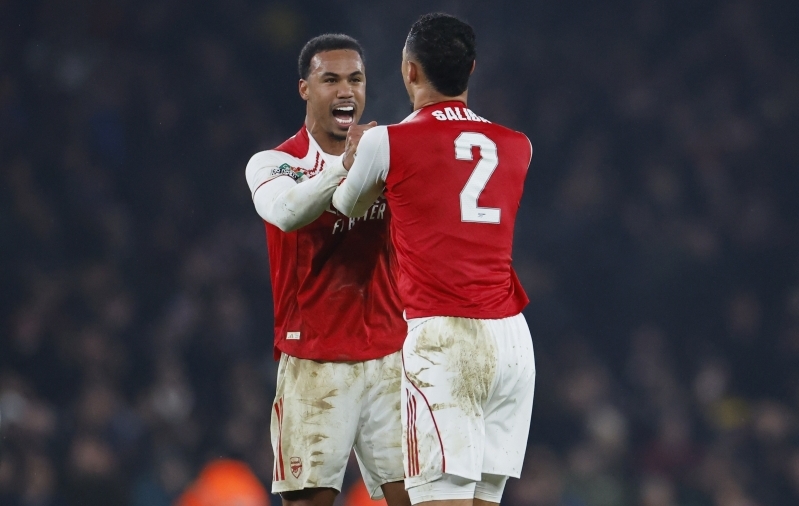 Jälle need nurgalöögid: Arsenal lõi mõlemale poole ja vajas üleminutitel Raya supertõrjet